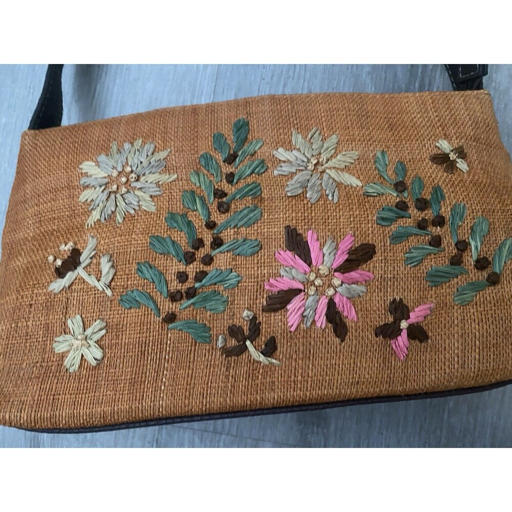 Liz Claiborne Baguette Cross Body Bag Boho Cottagecore Embroidered Flowers Straw - Picture 4 of 15